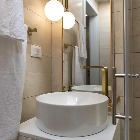Palace Luxury Apartment *