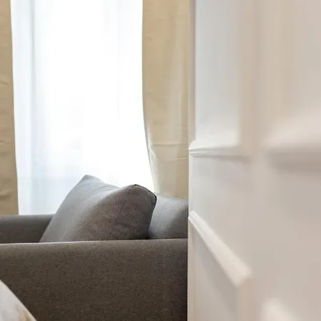 Palace Luxury Apartment *